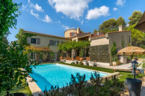 Provencal bastide with heated pool near Alpilles and Luberon